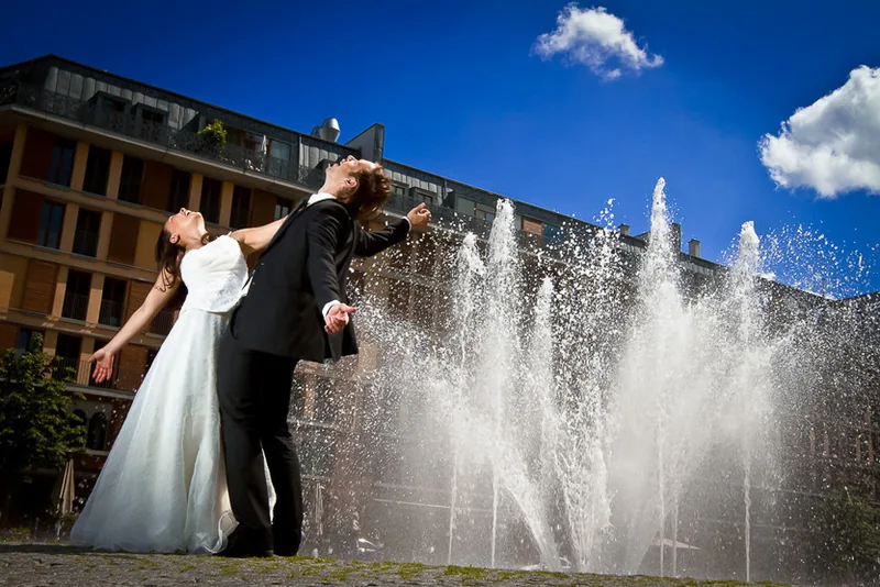 After Wedding Shooting in Frankfurt – Brautpaar vor der Skyline