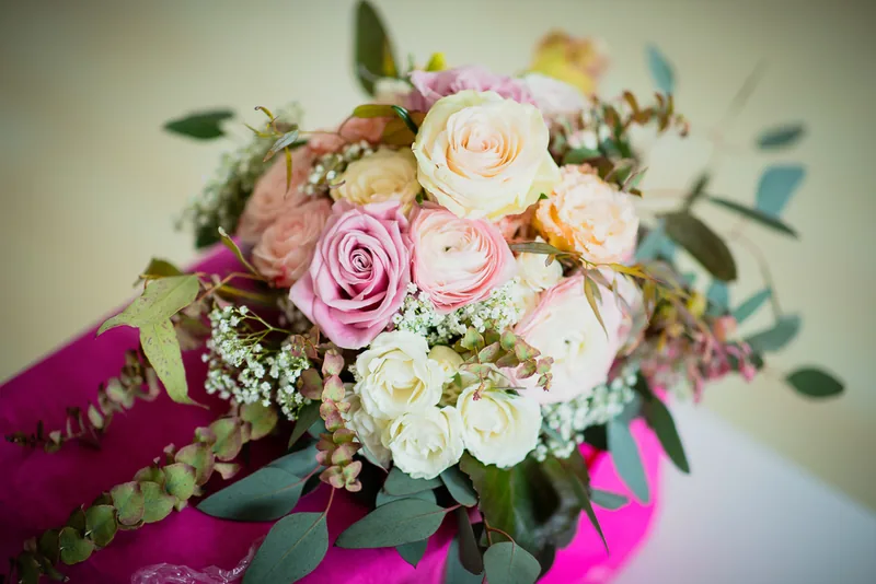Hochzeit Gründau – Brautpaar auf dem Hühnerhof