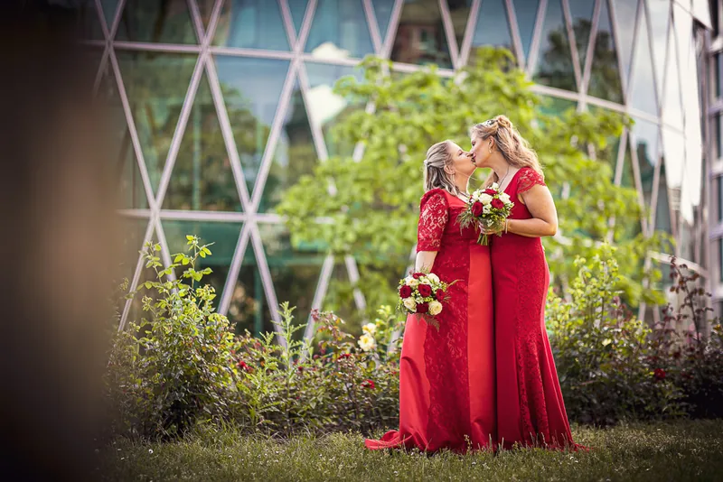 Frankfurter Botschaft Hochzeit – Brautpaar in der Stadt