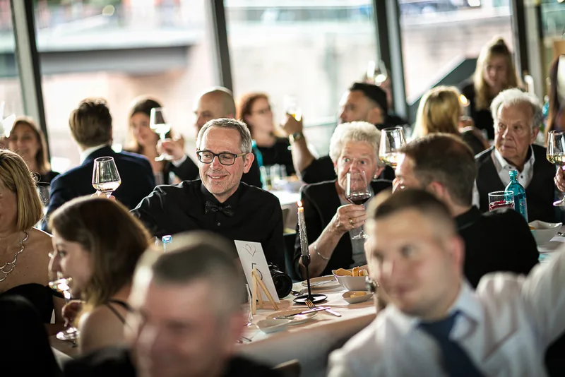 Frankfurter Botschaft Hochzeit – Party-Stimmung am Abend