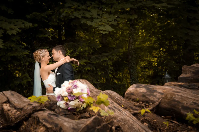 Hochzeit Burg Schwarzenstein Rheingau – Brautpaar in den Reben
