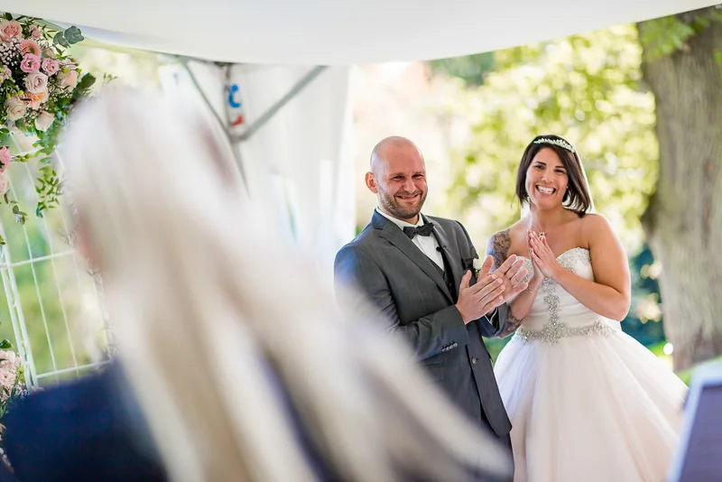 Hochzeit auf dem Hohen Darsberg – Brautpaar mit Blick ins Neckartal