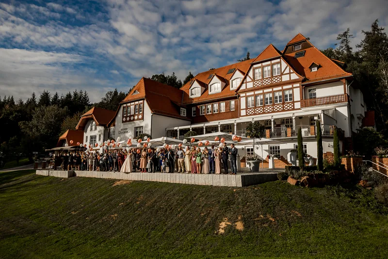 Brautpaar auf dem Hohen Darsberg – Hochzeitsreportage im Neckartal