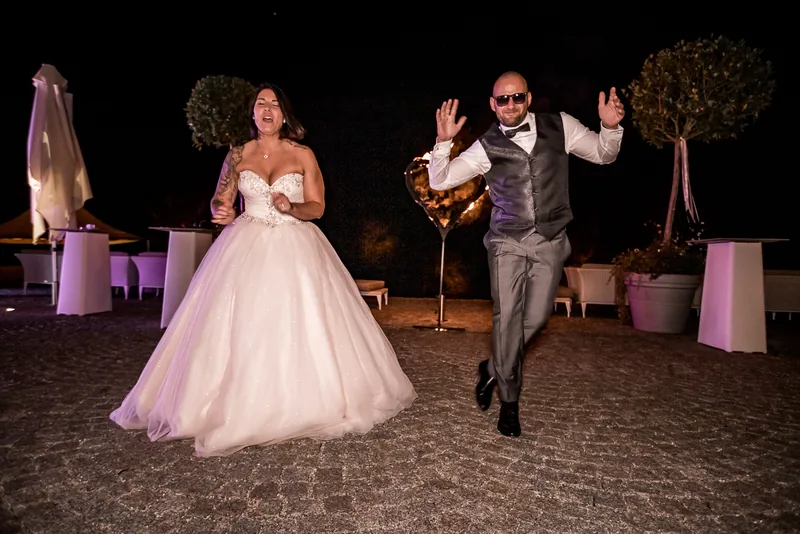 Hochzeit Hoher Darsberg – Brautpaar am Aussichtspavillon