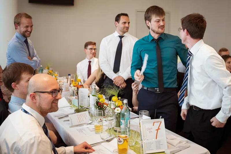 Schönbusch Aschaffenburg Hochzeit – romantischer Moment am See