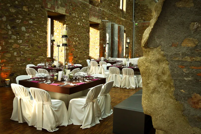 Jagdschloss Platte Hochzeit – Festtafel unter der Glaskuppel