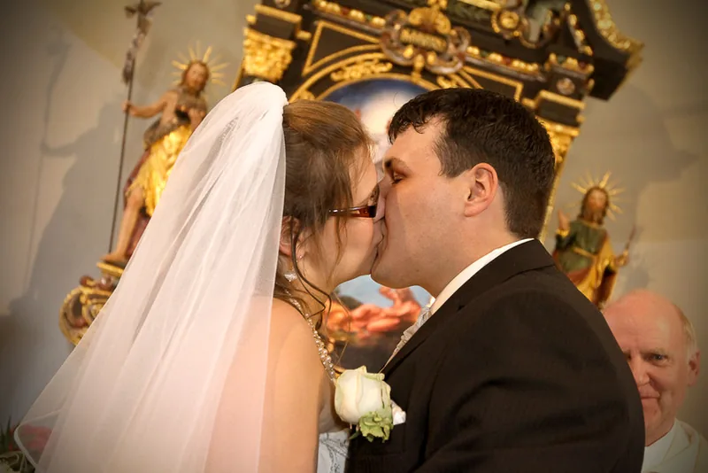 Hochzeit Kitzbühler Alpen – Brautpaar vor schroffen Gipfeln