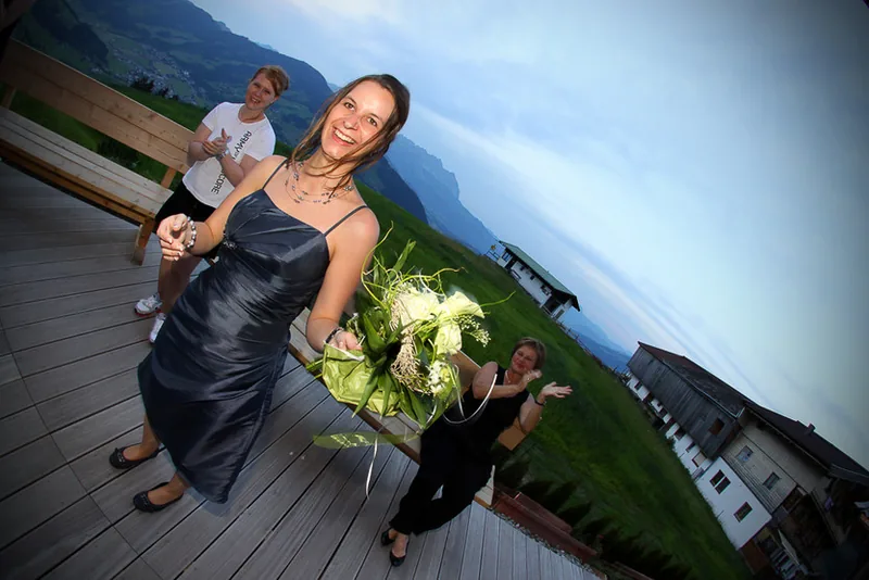 Hochzeit Kitzbühler Alpen – Brautpaar vor schroffen Gipfeln