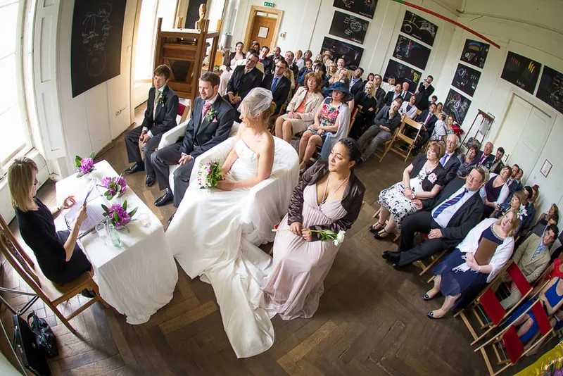 Schloss Freudenberg Wiesbaden – romantischer Moment im Park