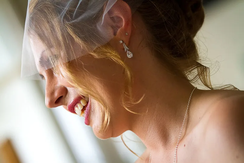 Hochzeit auf Freudenberg – Brautpaar mit Gästen