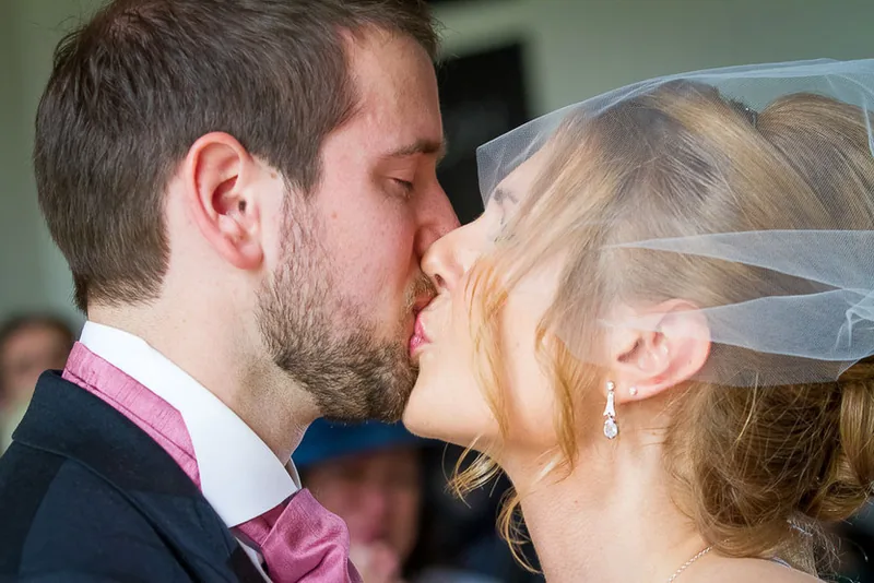 Hochzeit auf Schloss Freudenberg Wiesbaden – Sektempfang im Park