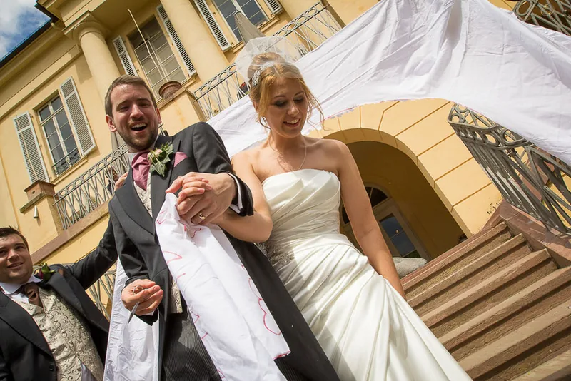 Hochzeitsfotograf Wiesbaden – Schloss Freudenberg von außen