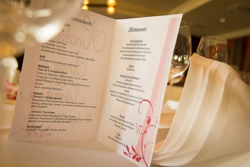 Blankenburg Hochzeit – Brautpaar im Park vor dem großen Schloss