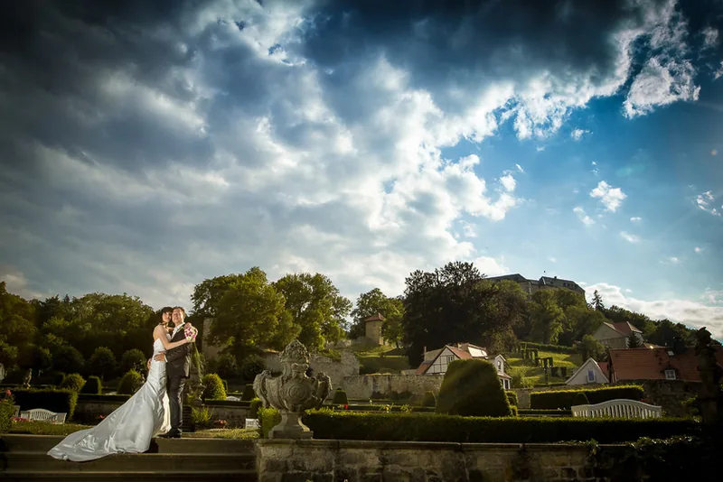 Hochzeit Blankenburg Harz – Brautpaar vor dem Schlosshotel
