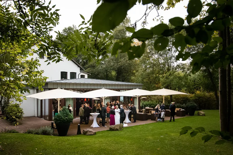 Villa im Tal Wiesbaden Hochzeit – romantischer Park-Moment