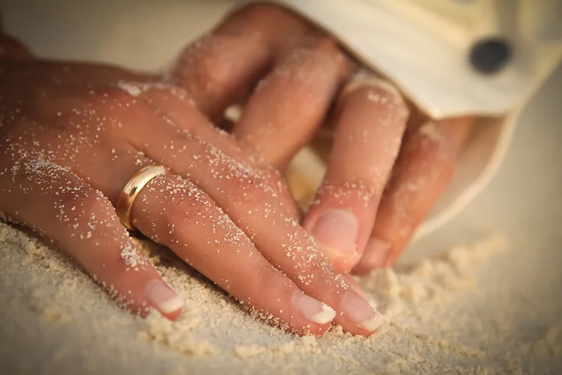 Heiraten auf den Malediven – Brautpaar bei Sonnenuntergang